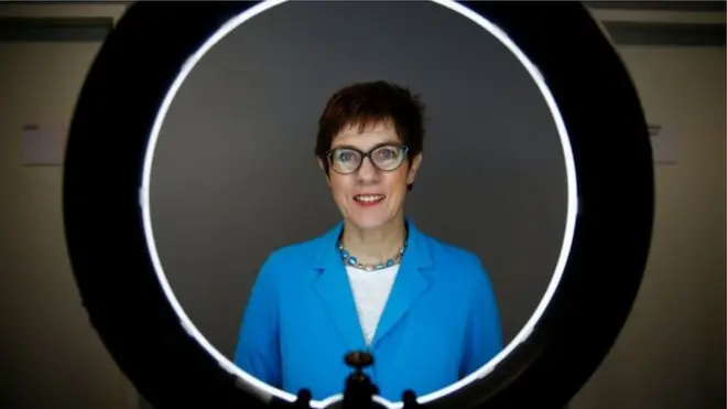 АКК, як називають нову лідерку ХДС німці, народилася в землі Саар, найменшій землі Німеччини