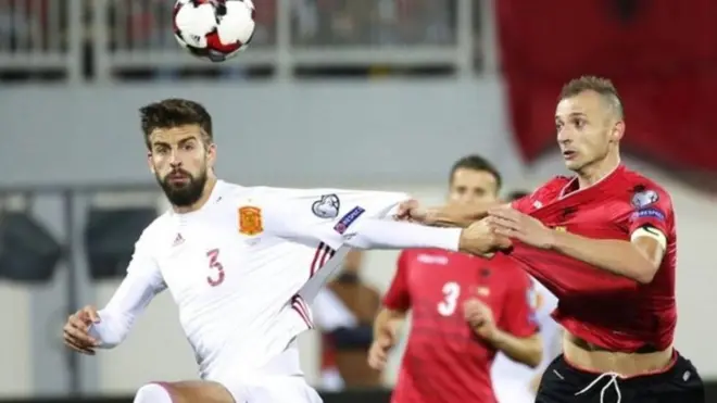 Pique ayaa ku caanbaxay inuu u ololeeyo madaxbannaanida gobolka Catalonia ee Spain.