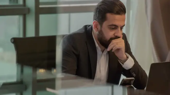 가상화폐 기업 브릿지오라클의 CEO인 에스타비는 트위터 창업자의 최초 트윗을 290만달러에 구입했다