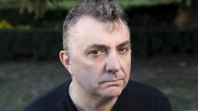 En "Ordesa", el escritor Manuel Vilas recrea la historia de sus padres y la suya propia.