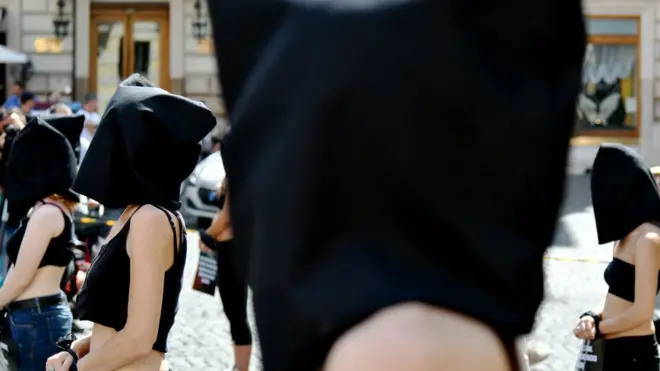 Отказ могущественных стран от своих обязательств в области прав человека может побудить остальные государства взять аналогичный курс, опасаются правозащитники