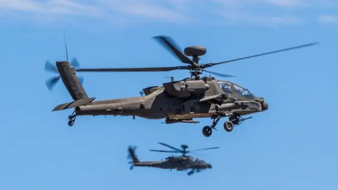 چندین هلی کوپتر آپاچی در این عملیات شرکت داشتند