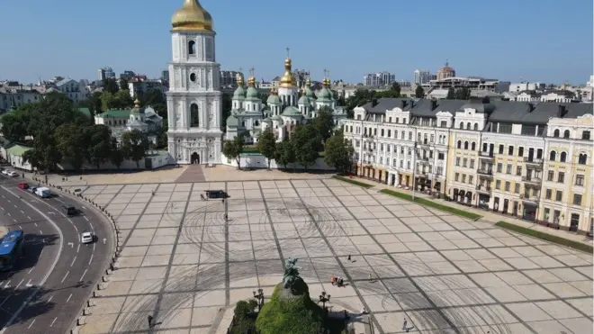 Так виглядає Софійська площі після дрифтингу Red Bull. ФОТО КМДА
