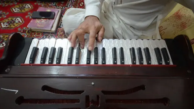 پر افغانستان د طالبانو له واکمنېدو وروسته ګڼ شمېر افغان هنرمندان پښتونخوا ته تللي