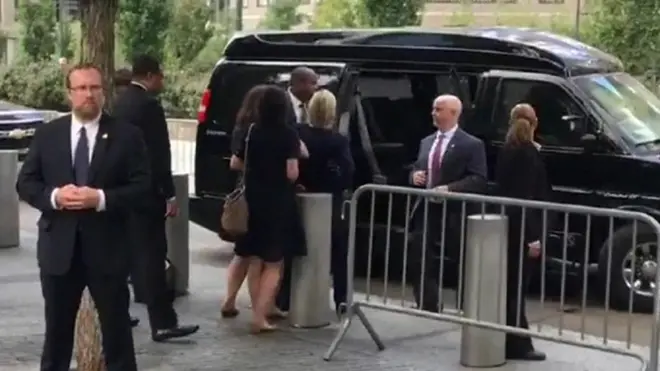 Хиллари Клинтон почувствовала себя плохо на траурной церемонии в память о жертвах терактов 11 сентября 2001 года и была вынуждена покинуть мероприятие.