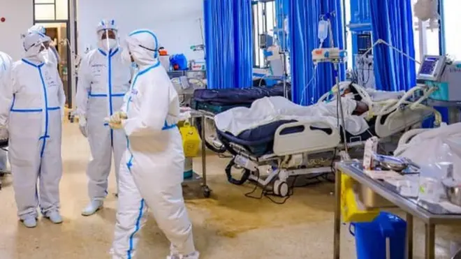 Abaganga n'abarwayi mu bitaro bya Nyarugenge