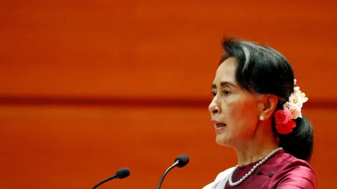 นางออง ซาน ซู จี ออกมาแถลงครั้งแรก ที่กรุงเนปิดอว์ ต่อวิกฤตผู้อพยพชาวโรฮิงญา เมื่อวันที่ 19 ก.ย.ที่ผ่านมา 26 วันหลังเหตุความรุนแรงในรัฐยะไข่ครั้งล่าสุดเกิดขึ้น