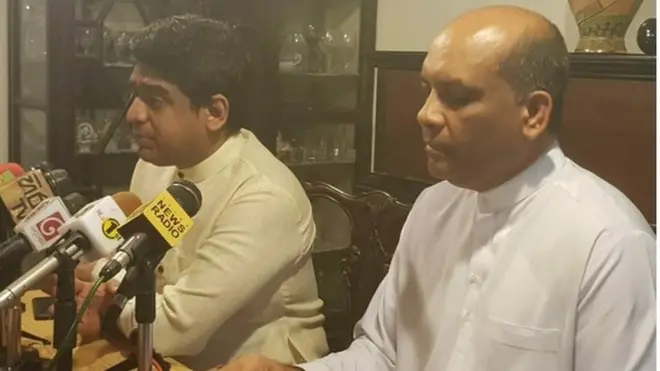 එජාප නායකයාට එරෙහිව පක්‍ෂය තුළින් විශ්වාසභංග යෝජනාවක් ගෙන ඒමට ඉඩකඩ ඇති බව මුලින්ම ප්‍රකාශ කරන ලද්දේ රාජ්‍ය ඇමති පාලිත රංගේ බණ්ඩාර විසිනි.