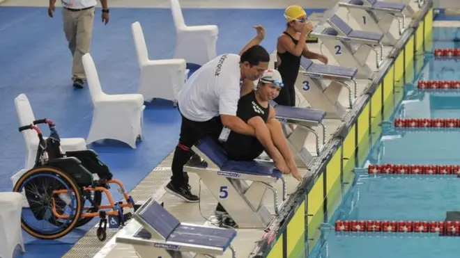 Atlet renang difabel Indonesia bersiap menjalani lomba renang di Stadion Aquatik Senayan, Jakarta, 3 Juli lalu.