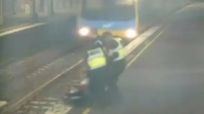 порятунок на пероні