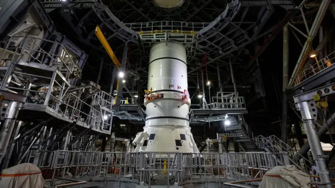 Solid rocket booster stacking