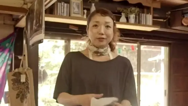 అకియాలో నివసిస్తున్న జపాన్ మహిళ