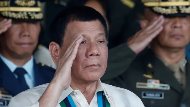 Presiden Duterte mengatakan pernah menembak sendiri tersangka penjahat.