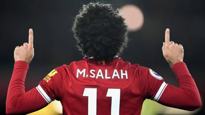 محمد صلاح يحتفل بتسجيل هدف