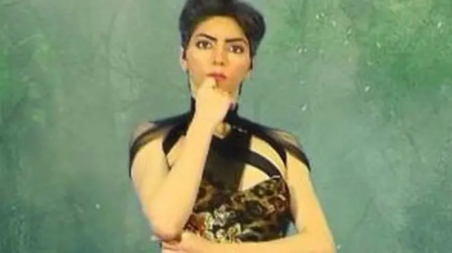 امرأة تطلق النار على ثلاثة أشخاص أمام مقر شركة يوتيوب، شمالي كاليفورنيا، ثم قتلت نفسها، حسب الشرطة الأمريكية.