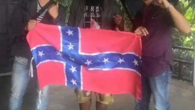 Sebuah unggahan Rocky di akun Facebooknya, dengan apa yang disebut bendera Minahasa Merdeka.