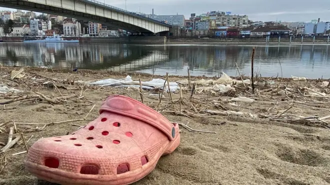 Smeće i otpad na Savi