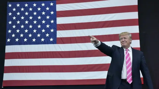 ဟီလာရီကလင်တန်ကို ချီးကျူးဂုဏ်ပြုခဲ့