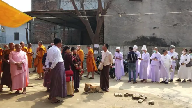 सुनौली नाका हुँदै कैयौँ पर्यटक खासगरि लुम्बिनी घुम्न नेपाल आउने गर्छन्