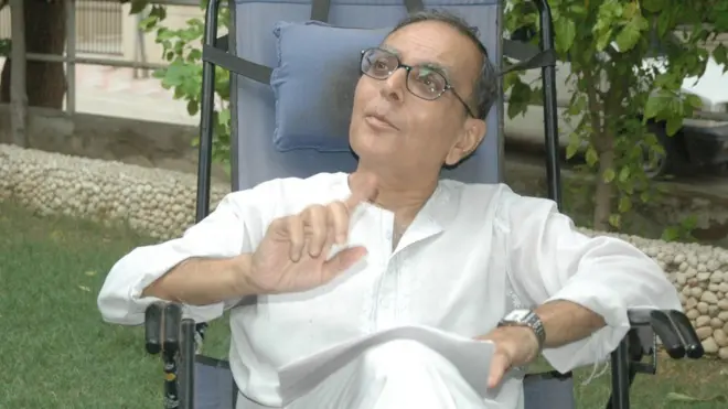 બકુલ બક્ષી ઇન્કમ ટેકસના સર્વોચ્ચ અમલદાર હોવા ઉપરાંત એક લેખક પણ હતા