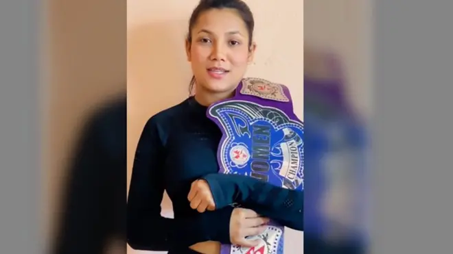 ‘मलाई एक्सन हिरोइन बन्न मन थियो, नाच्न गाउन मन थियो’ भर्खरै अन्तर्राष्ट्रिय प्रतियोगिता जितेकी रेस्लर अश्मिता जुरेलीले बताएकी छन्। एक भिडिओ।