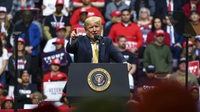 El nombre de Trump también estaba en las boletas del supermartes.