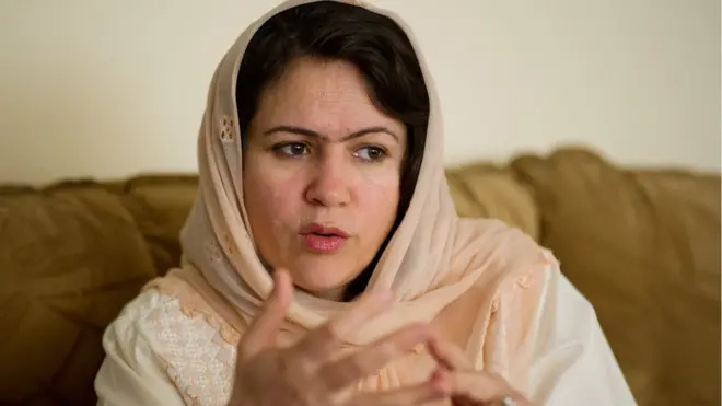 فوزیه کوفي:"رښتیا ده چې موږ په دودیز ډول منلې چې په لوړو څوکیو کې باید تل نارینه کار وکړي، که ښځه په لوړو څوکیو کې کار وکړي نو د نورو ښځو له خوا نه زغمل کېږي."