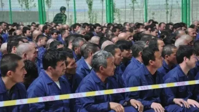 Хитой "қайта тарбиялаш" жамлоғидаги уйғурлар