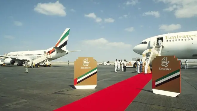 کراچی کے بین الاقوامی ہوائی اڈے پر ایمرٹس کی پہلی پرواز پہنچنے پر ریڈ کارپٹ بچھایا گیا