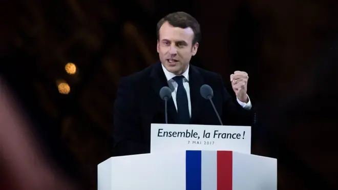 يقترح ماكرون تخفيض الضرائب على الشركات، وإضفاء تعديلات على سوق العمل