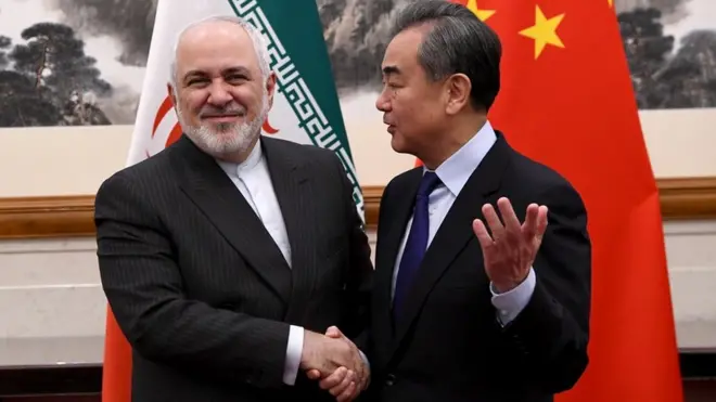 बीजिंग में ईरान के विदेश मंत्री जवाद ज़रीफ और चीन के विदेश मंत्री वैंग यी