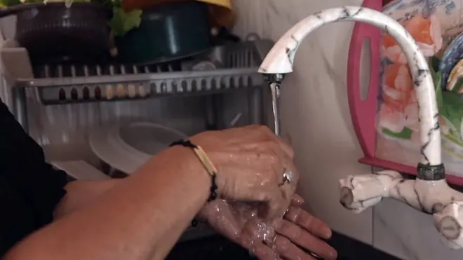 درجات الحرارة: كيف يواجه اللبنانيون موجة الحر في ظل انقطاع الكهرباء المستمر؟