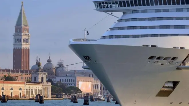 Turistler artık Türkiye, Tunus ve Mısır gibi ülkeleri tercih etmediği için Venedik'e gelen turist sayısının yüzde beş oranında artması bekleniyor.