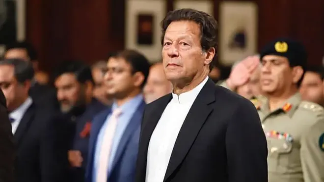 د فیصل اباد ښار پولیسو د عمران خان په ګډون د شاوخوا سلو کسانو پر ضد شکایت ثبت کړی