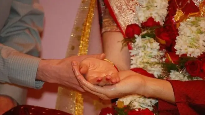 ہندو کمیونٹی کی شکایت ہے کہ ان کی نو عمر لڑکیوں کو مبینہ طور پر اغوا کرکے ان کا مذہب تبیدل کروا کے بعد میں نکاح کرلیا جاتا ہے