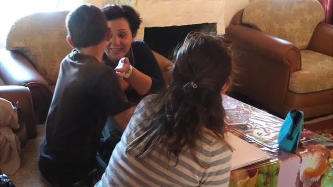 Niko es un niño albanés afectado por esta práctica tradicional.