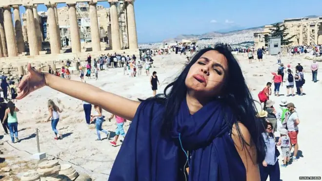 Huma sufriendo en el Partenón.