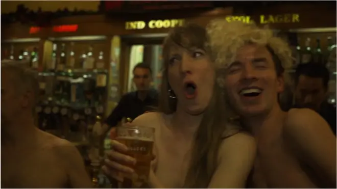 паб нудистів