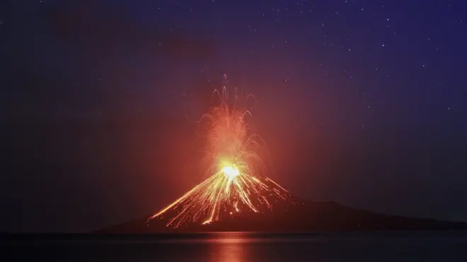 Anak Krakatau erupting, 19 July 2018