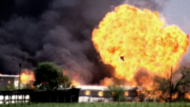 El asedio de 51 días acabó en un incendio en el que murieron 72 personas.