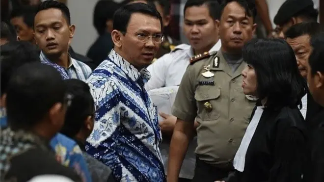 Basuki Tjahaya Purnama divonis bersalah melakukan penodaan agama dan dihukum penjara selama dua tahun.