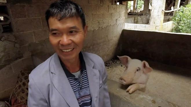 横扫中国的非洲猪瘟疫情导致中国的猪肉严重短缺，BBC拜访了广西的一名曾有百余头猪的猪农，如今他只剩一只母猪了。
