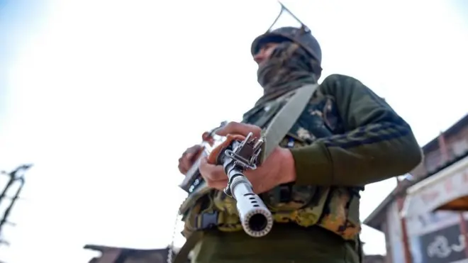 காஷ்மீரில் பாதுகாப்பு பணியில் ஈடுபடும் வீரர்