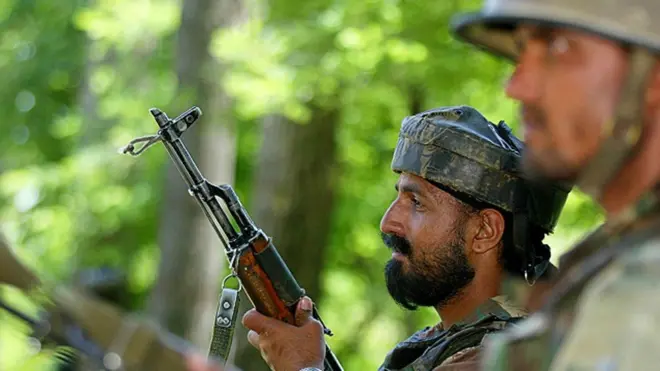 انڈین وزارتِ دفاع نے یہ نہیں بتایا کہ کسی سیکٹر سے اس کے فوجی نے سرحد عبور کی