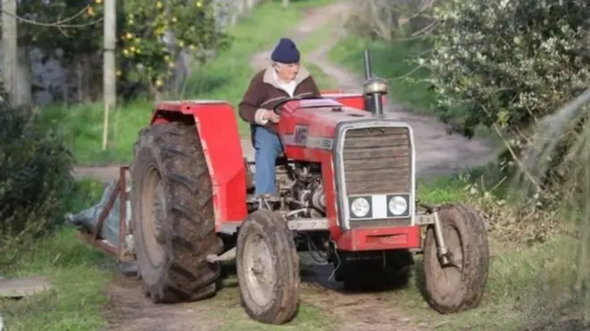 "ጊንጢ ዝኾነ ኣረጊት ሰብኣይ ኮይነ ይረአ ይኸውን፡ ግና ምርጫይ'ዩ"