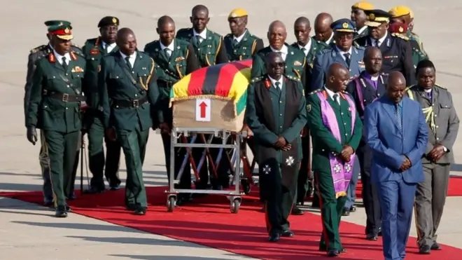 Dem go carry Mugabe body go im family house forHarare
