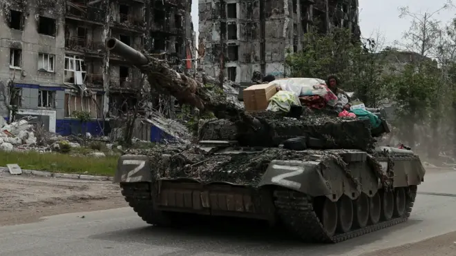 Бу расм Россия аскарлари талончилигининг рамзига айланди