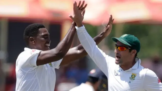 دوسری اننگز میں لنگی نگیڈی نے 39 رنز کے عوض چھ کھلاڑیوں کو آوٹ کیا