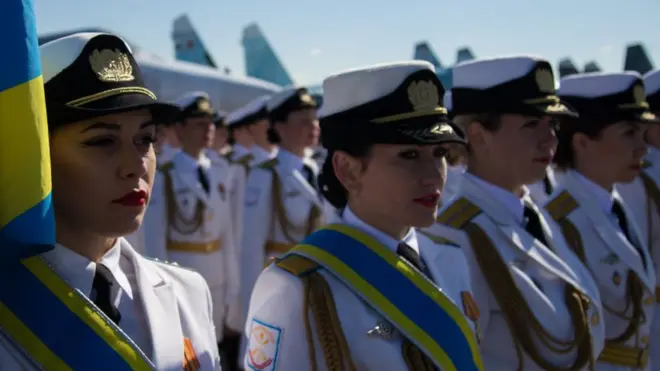 په دوهمه نړیواله جګړه کې روسۍ ښځینه پیلوټانو ته به یې "د سټالین بازانې"ویلې. د جرمني سرتېرو به بیا "د شپې شیشکې"بللې.