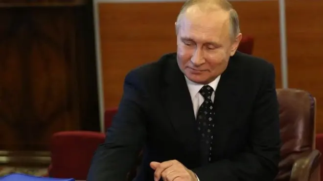 Путин подписал указ об упрощенном порядке получения гражданства еще до того, как поздравил Зеленского с победой